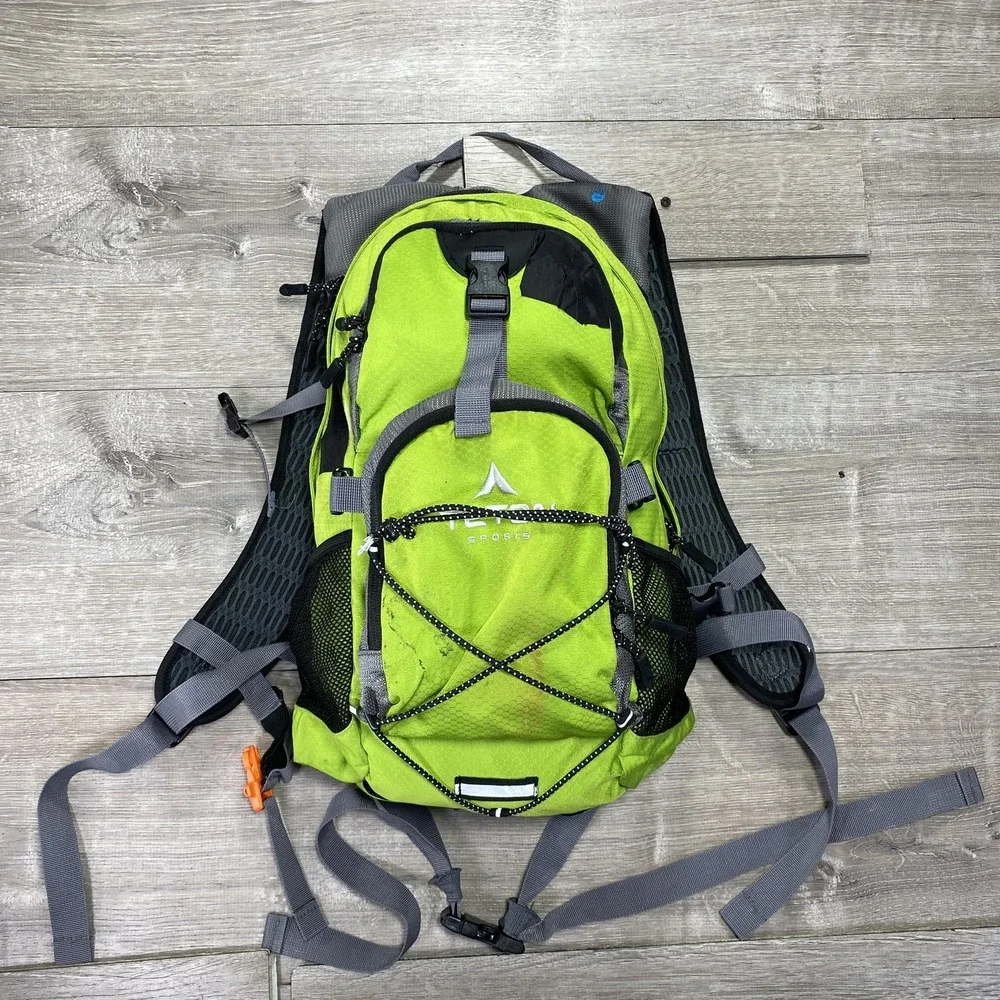TETON Sports‎ Hydration Backpack Daypack Green Hiking Pack Rain Cover Bungee